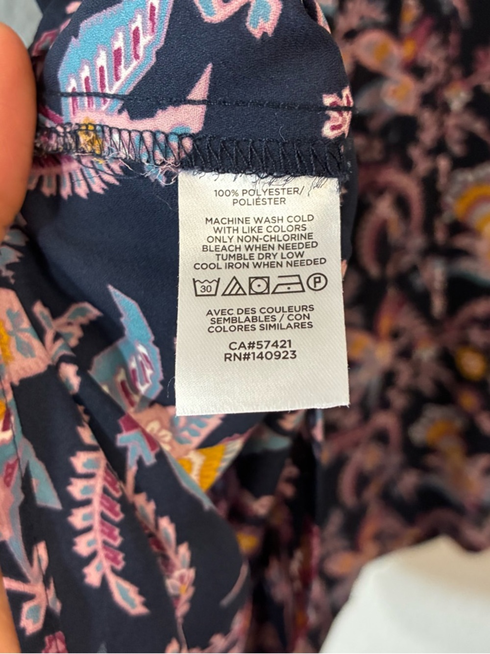 LOFT FLORAL PLEATED BUTTON DOWN LONG SLEEVE BLOUSE, MEDIUM - Picture 7 of 7